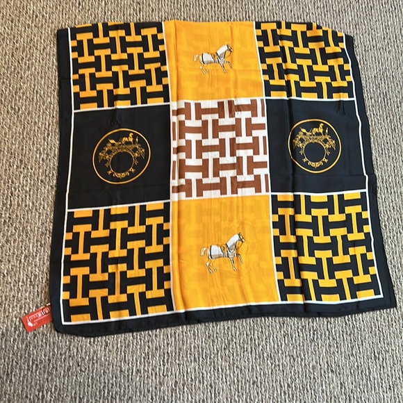 Scarf - Picture 4 of 5